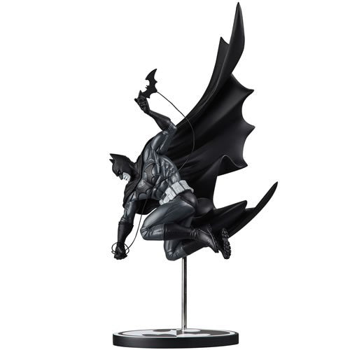 Batman B&W Statues - 1/10 Scale Batman By Inhyuk Lee - DC Direct