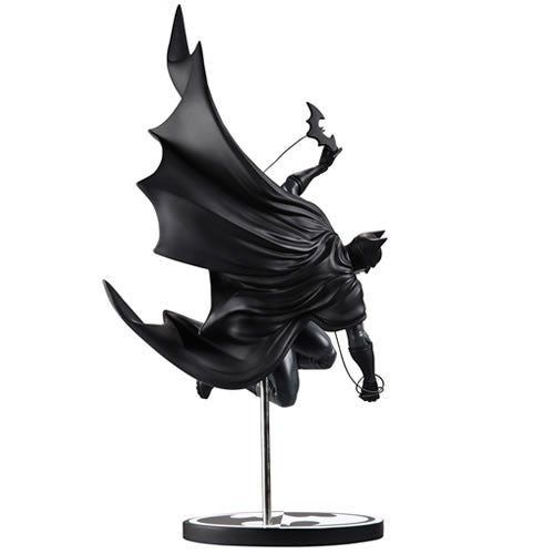 Batman B&W Statues - 1/10 Scale Batman By Inhyuk Lee - DC Direct